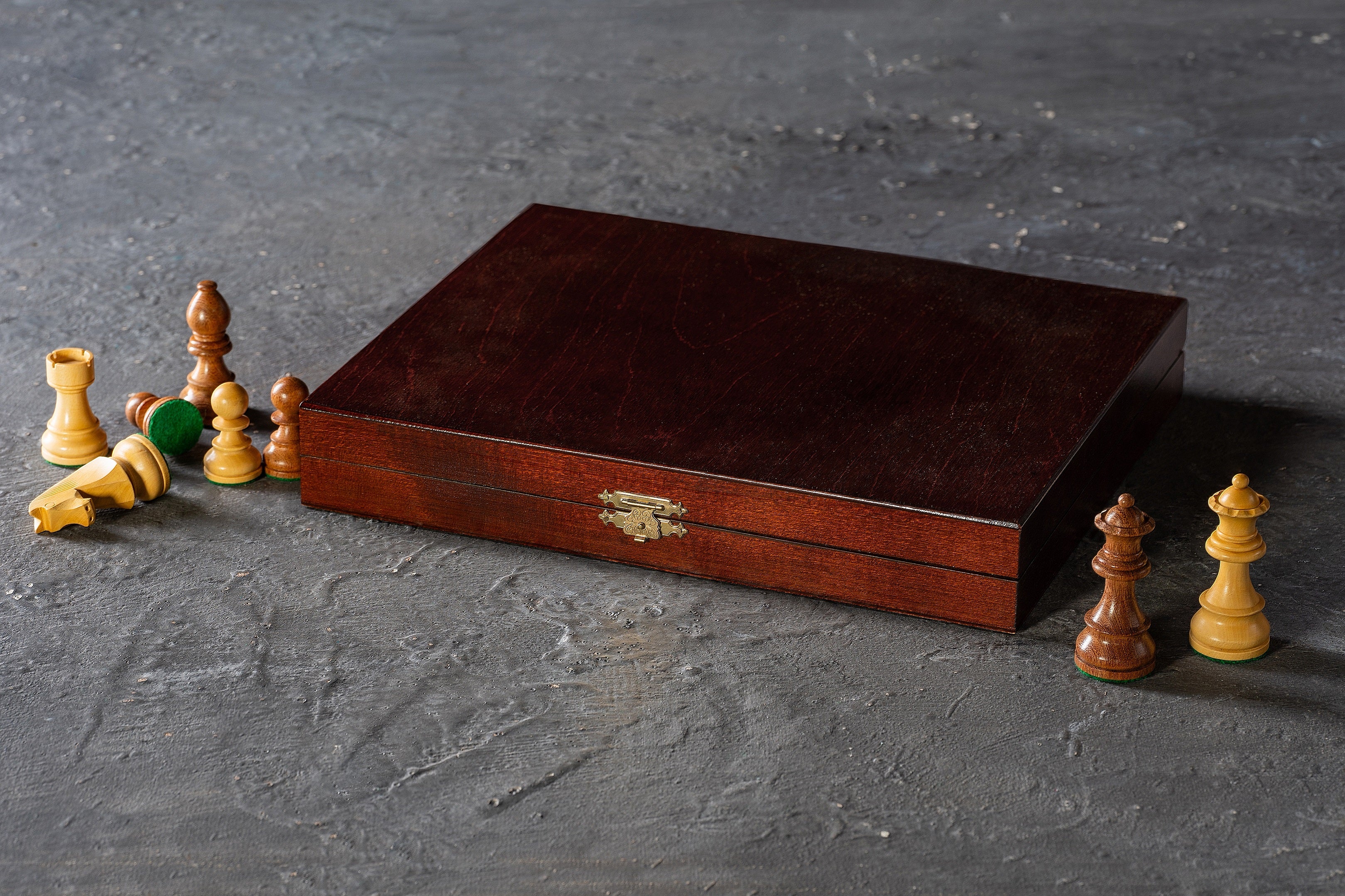 Holztablett Lux Brown für Figuren Nr. 5 - 10e1e562ceac9f9c49a535652a50db83