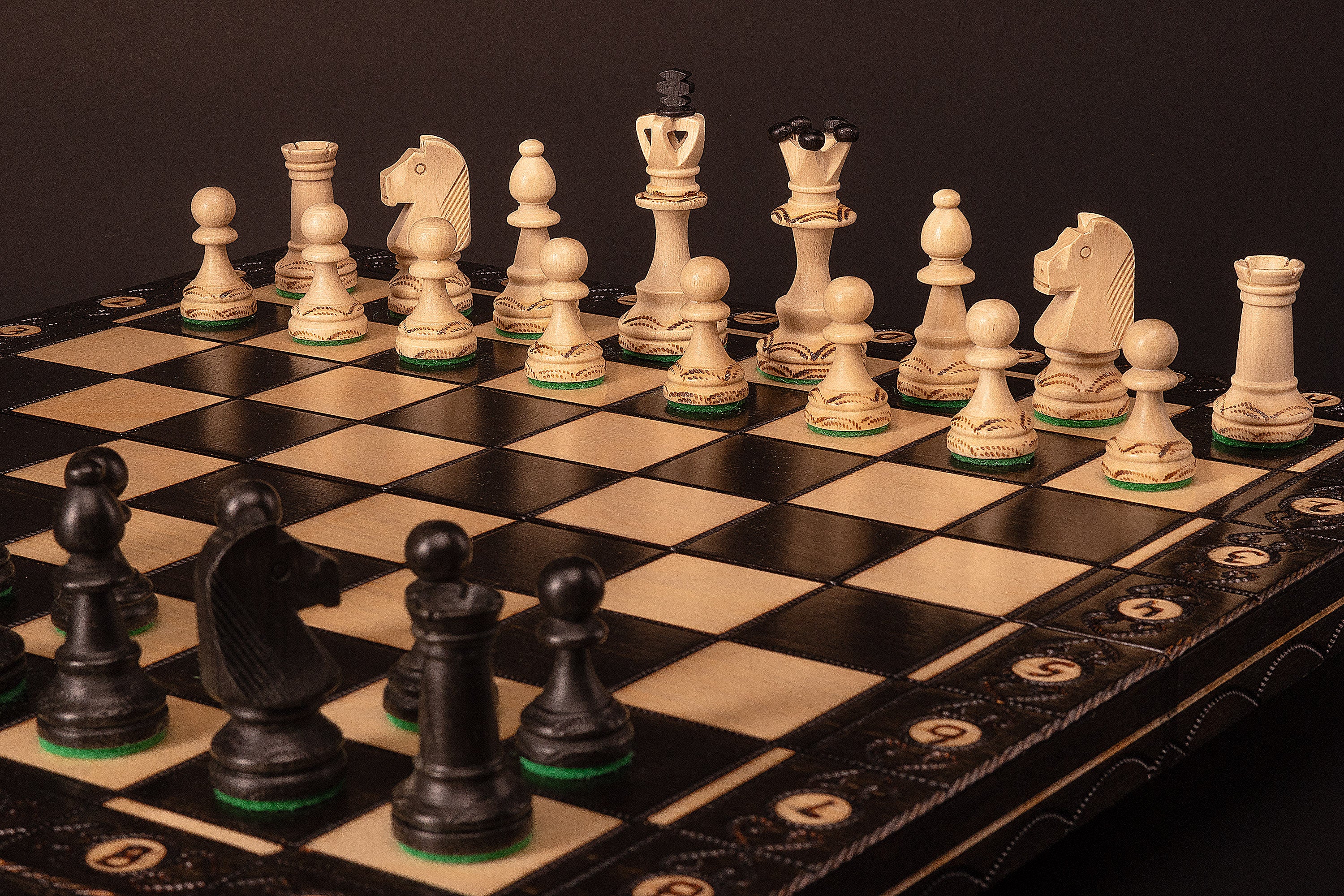 Large carved SENATOR CHESS SET (42x42cm) – black - Large carved SENATOR CHESS SET (42x42cm) – black