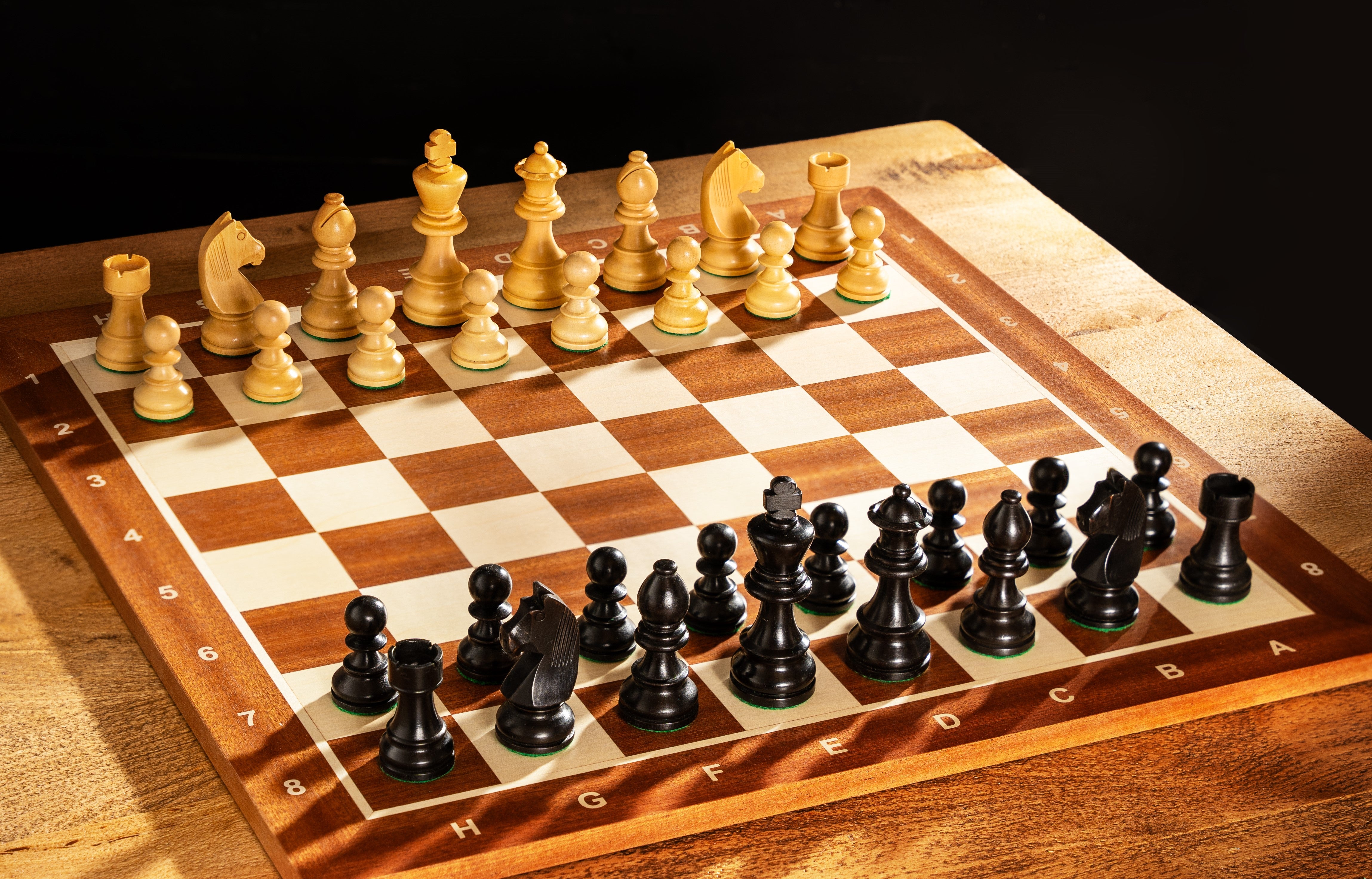 Zeitloses Schachspiel - Schachbrett (Feld 58mm), Figuren (König 96mm) - bb93e1f30568c7f61e1e03191c94be75