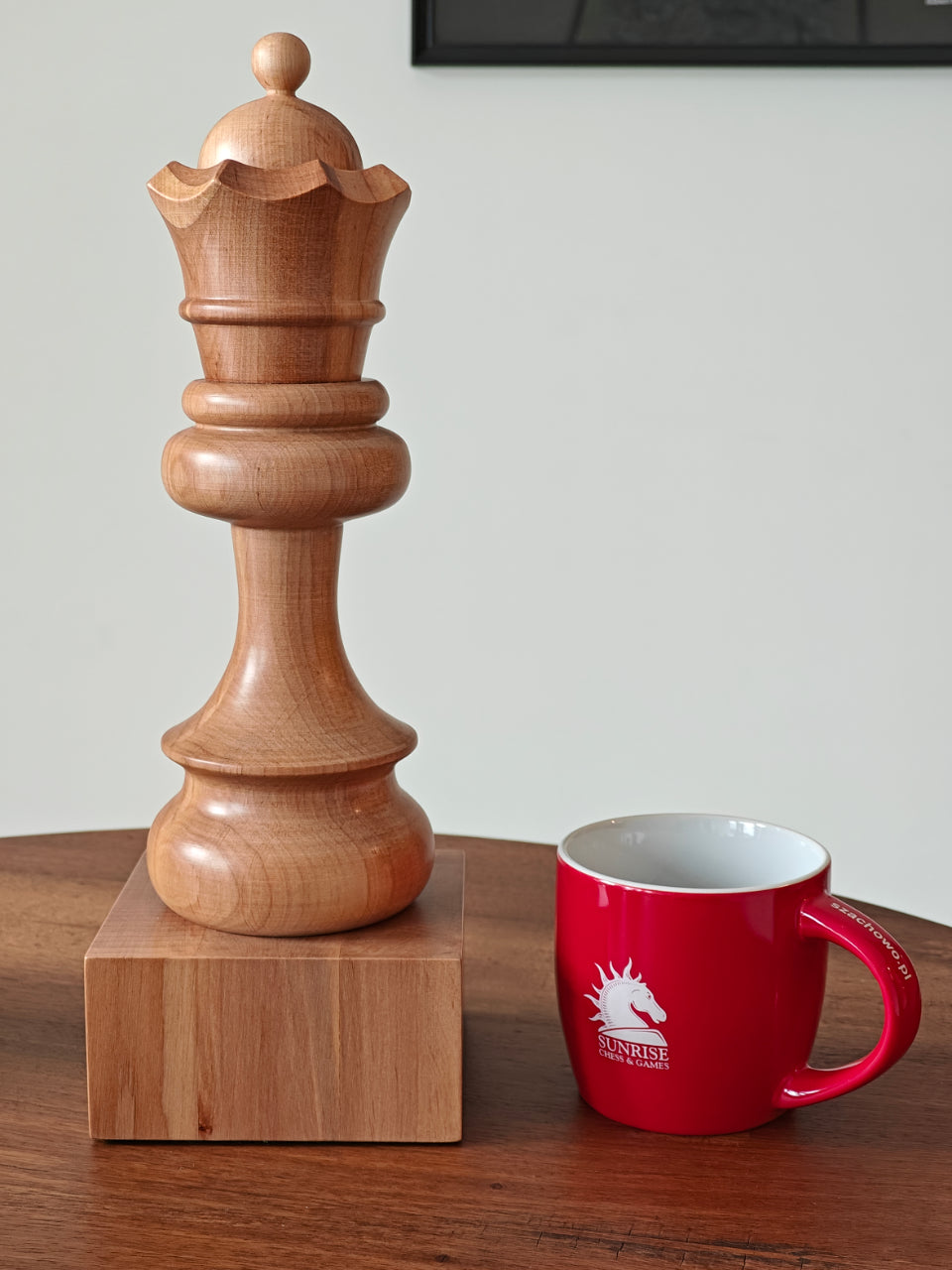 Wooden Chess Trophie - White Queen (35 cm height) - 36f6a4e9862a911706b0fb4108f2bf0e