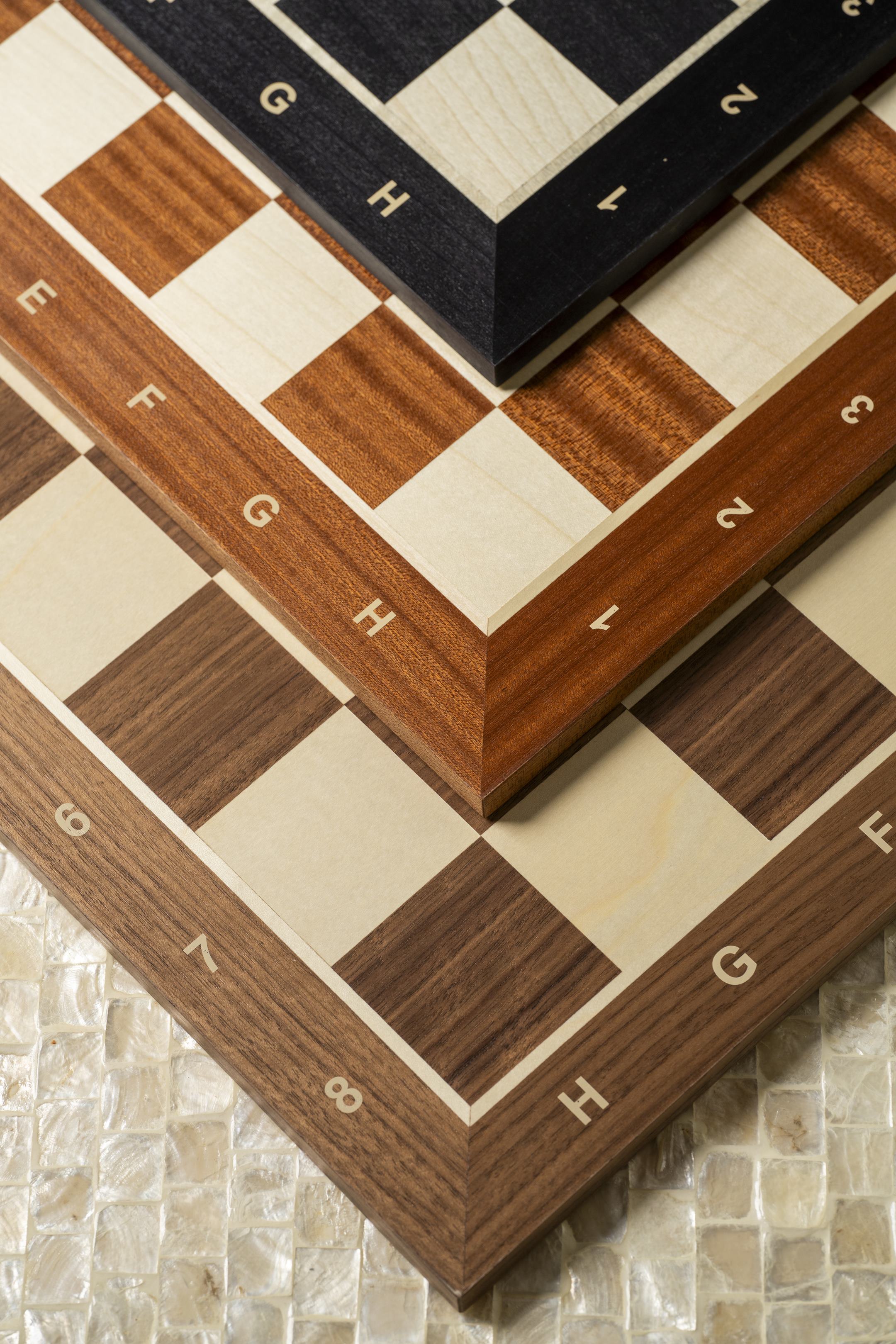 Schachbrett Nr.5,Maße 480x480x14mm,mit beschreibung,mahagoni farbe,intarsien,feld 50mm - d52544ee000bab8e46474fd47743e598