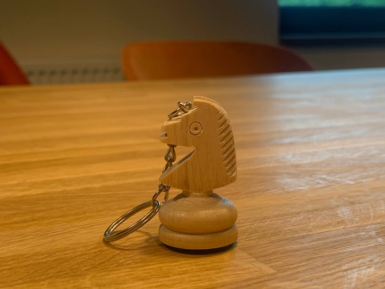 Weißer Jumper-Schlüsselanhänger - 7394c7b08e836e32f224711b2adf83d7