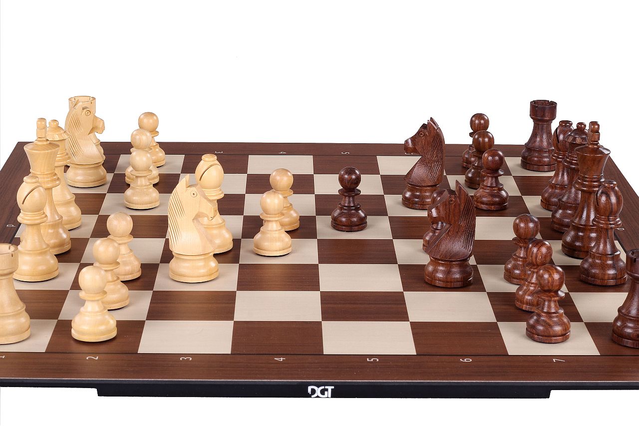 DGT SMART elektronisches Schachspiel - Schachbrett + zeitlose Schachfiguren aus Holz - DGT SMART elektronisches Schachspiel - Schachbrett + zeitlose Schachfiguren aus Holz