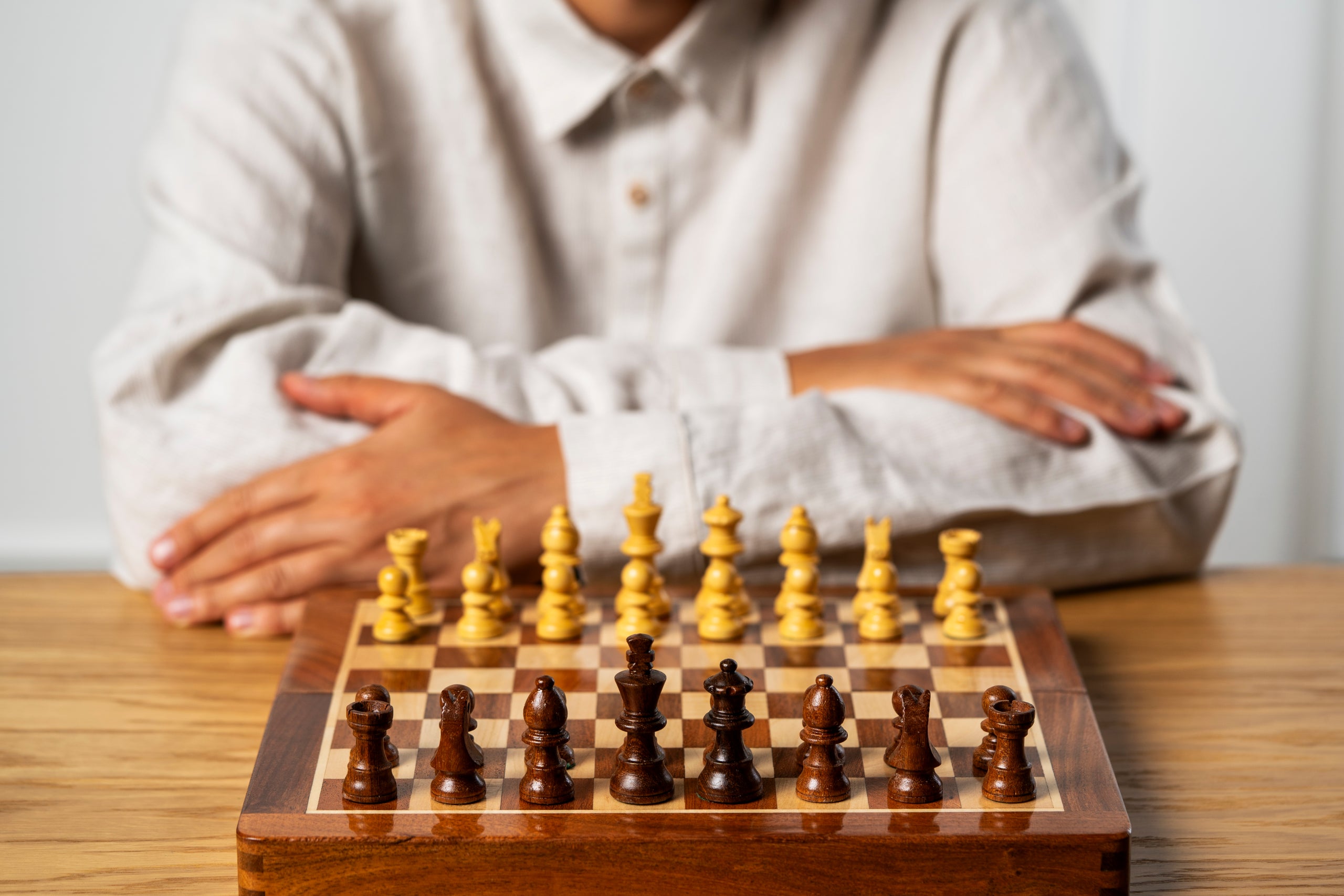 MAGNETISCHES Schachspiel mit Intarsien, 30 cm - 06abc49fa66c26b388a90c03d3dac2b1