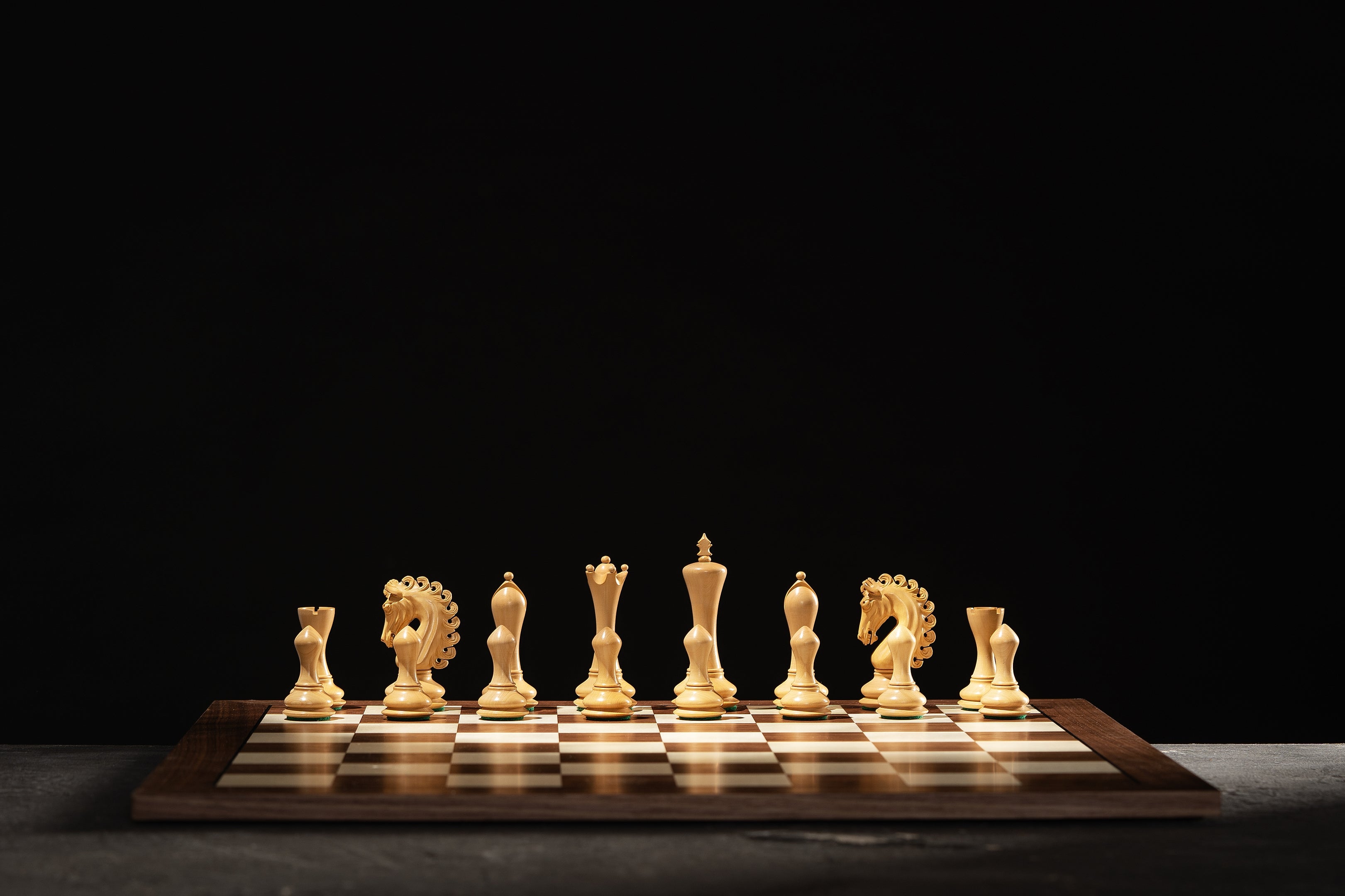  - Empire Paduk 4,25 Zoll Schachfiguren