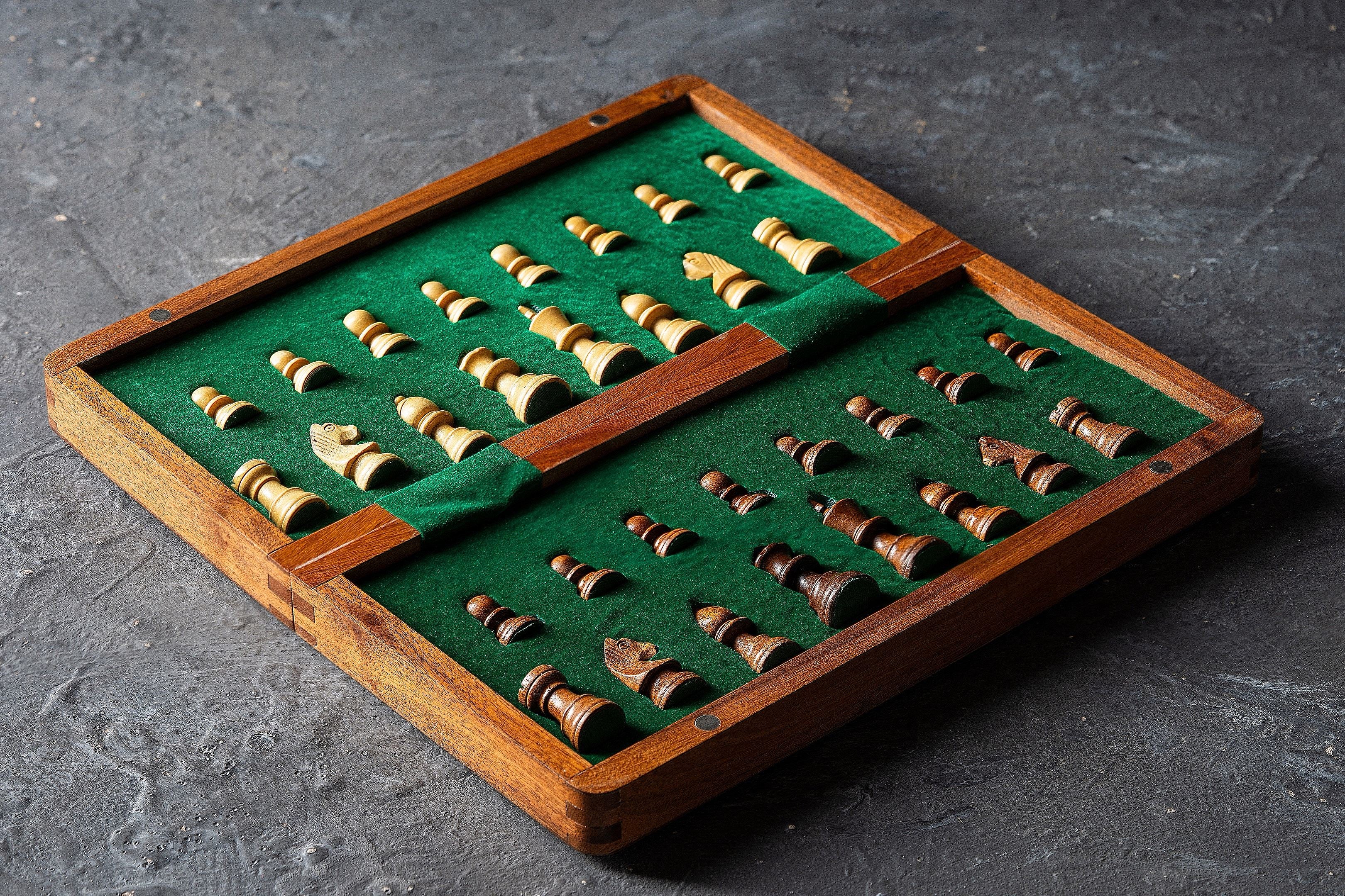 Wooden Magnetic Chess set with 30 cm inlaid chessboard - Wooden Magnetic Chess set with 30 cm inlaid chessboard