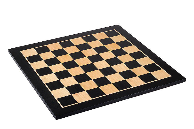Timeless Schachset mit schwarzem Schachbrett (48x48cm) - Timeless Schachset mit schwarzem Schachbrett (48x48cm)