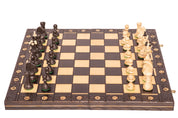 Holzschachspiel SENATOR 42×42 cm – geschnitzte Figuren, schwarz (König 80 mm, Spielanleitung, zusammenklappbar)