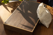 Backgammon in einer Holzkassette (52 x 43,5 cm)