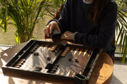 Backgammon in einer Holzkassette (52 x 43,5 cm)