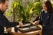 Backgammon in einer Holzkassette (52 x 43,5 cm)