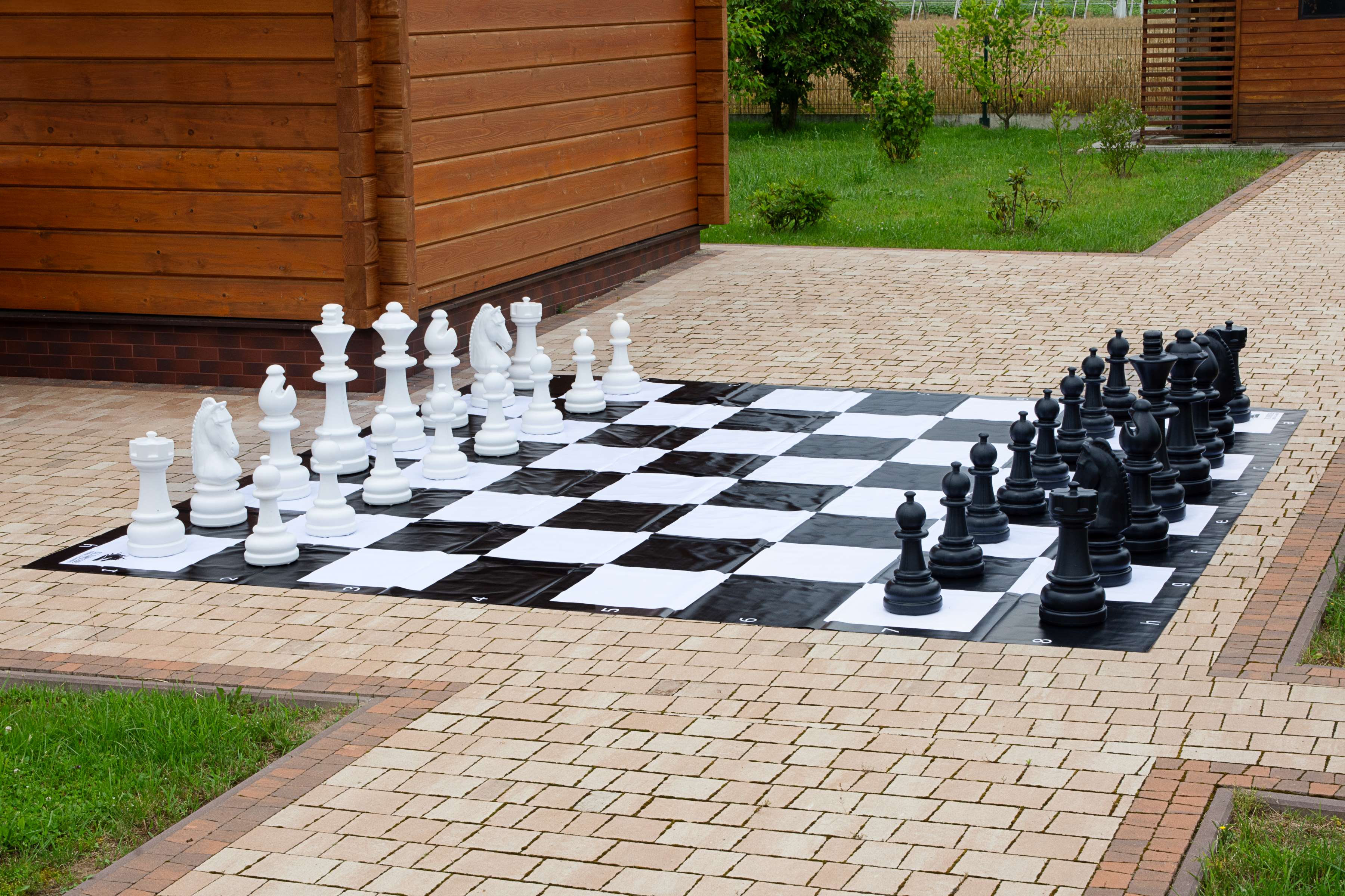 Kunststoff-Figuren für Freiluft-/Gartenschach (Königshöhe 74 cm) - Kunststoff-Figuren für Freiluft-/Gartenschach (Königshöhe 74 cm)