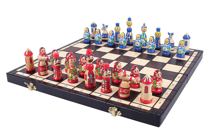 BLAUE BABUSZKAMMERN - Handbemaltes Babuschka Schachspiel (42 × 42 cm) - BLAUE BABUSZKAMMERN - Handbemaltes Babuschka Schachspiel (42 × 42 cm)