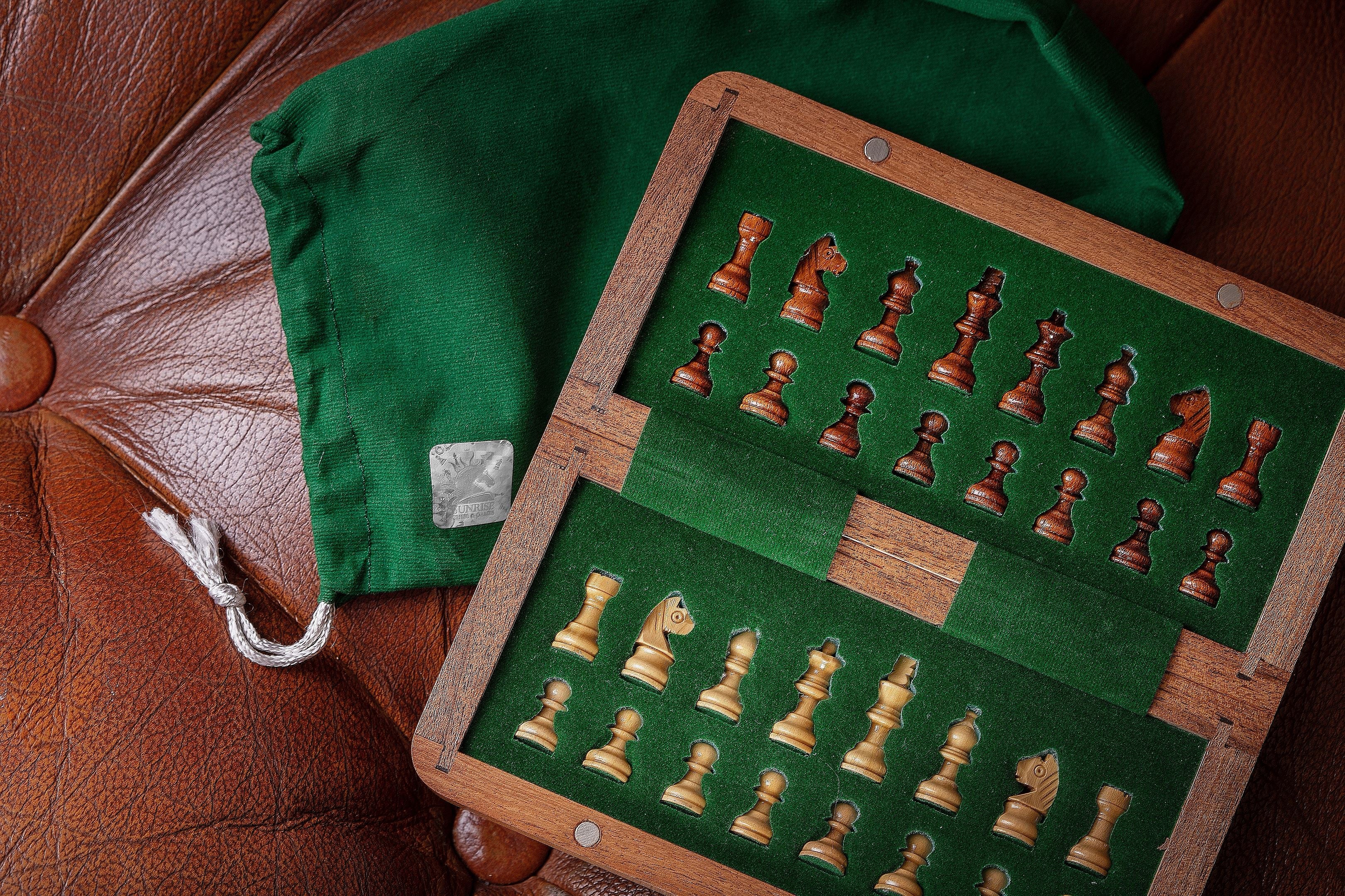 MAGNETIC Schach Mini mit eingelegtem Schachbrett 18 cm - MAGNETIC Schach Mini mit eingelegtem Schachbrett 18 cm
